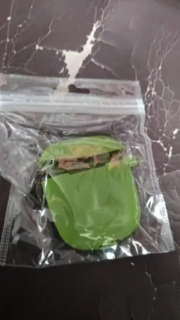 Silicone Shockproof Protection Wireless Headphones Carrying Box Cover with Metal Keychain ( default, Standard ).