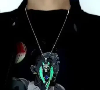 Glow in the Dark Wolf Pendant Necklace for Men & Women – Silver-Plated Stainless Steel Long Chain